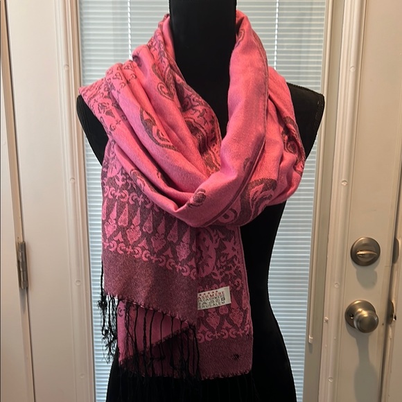 Accessories - Elegant Pink Patterned Scarf